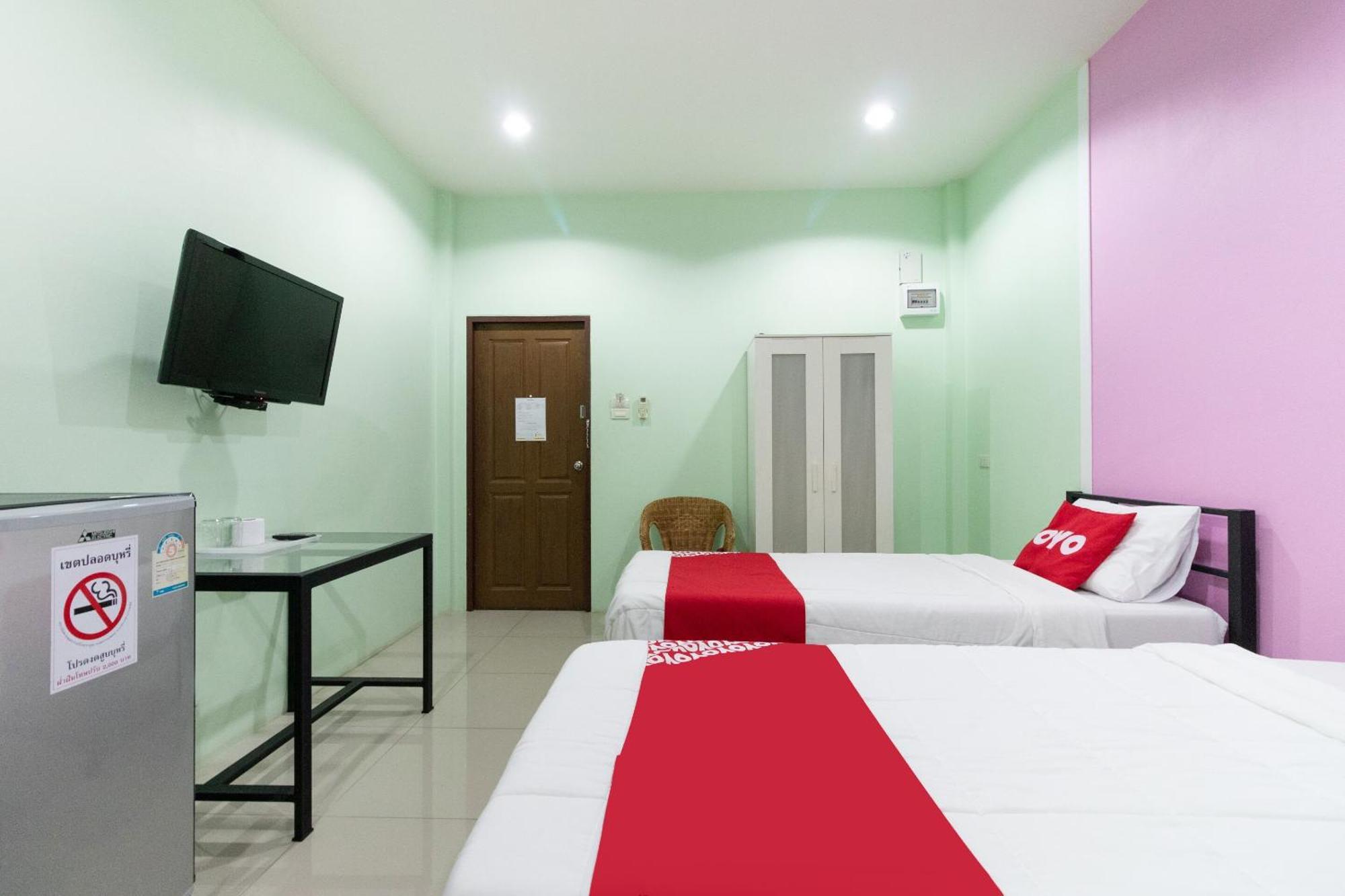 Oyo 1163 Eden Hostel Phuket Εξωτερικό φωτογραφία