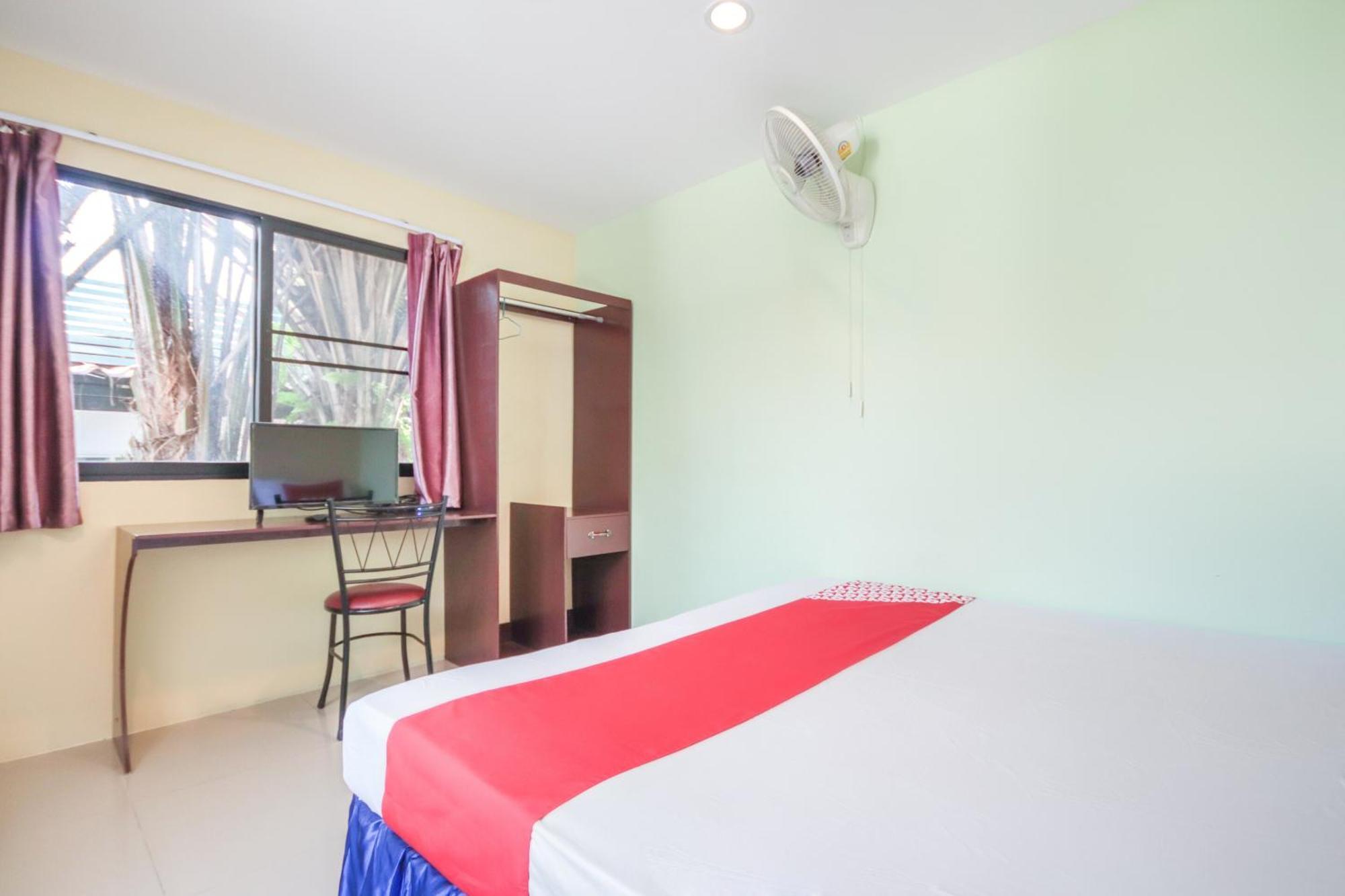 Oyo 1163 Eden Hostel Phuket Εξωτερικό φωτογραφία