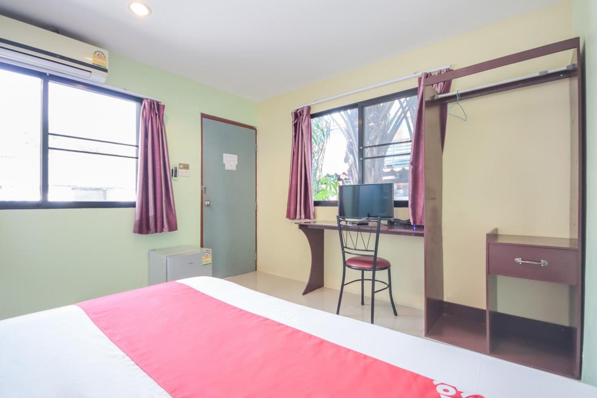 Oyo 1163 Eden Hostel Phuket Εξωτερικό φωτογραφία