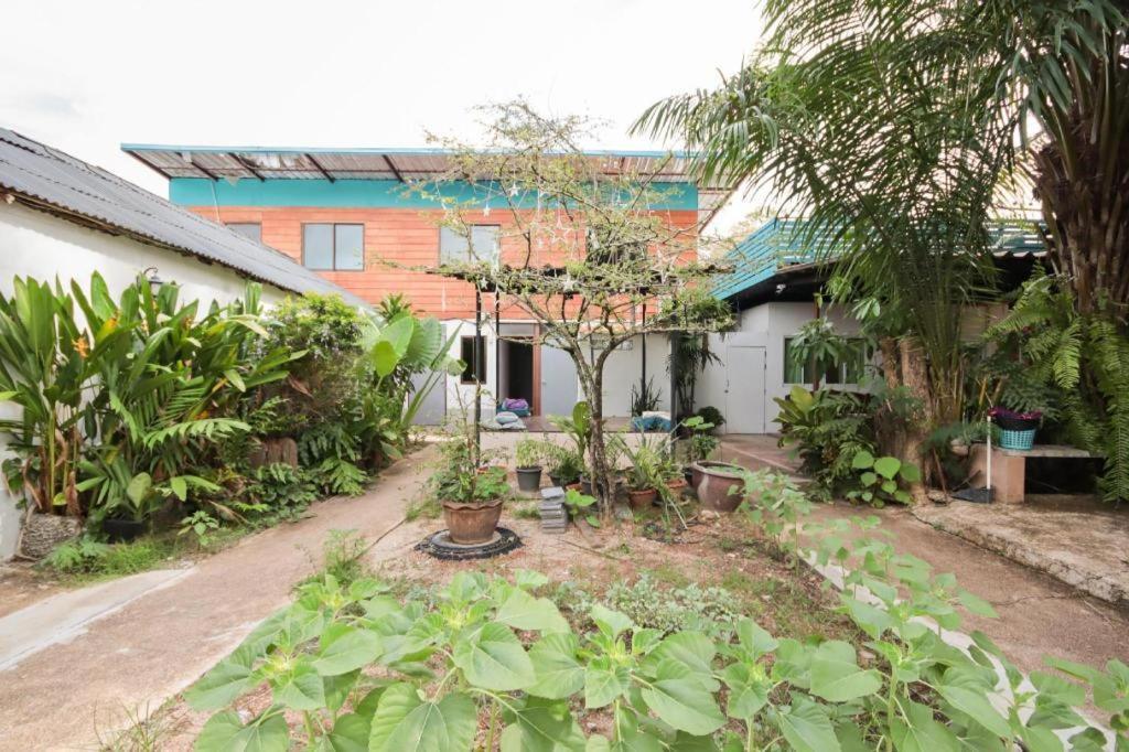 Oyo 1163 Eden Hostel Phuket Εξωτερικό φωτογραφία