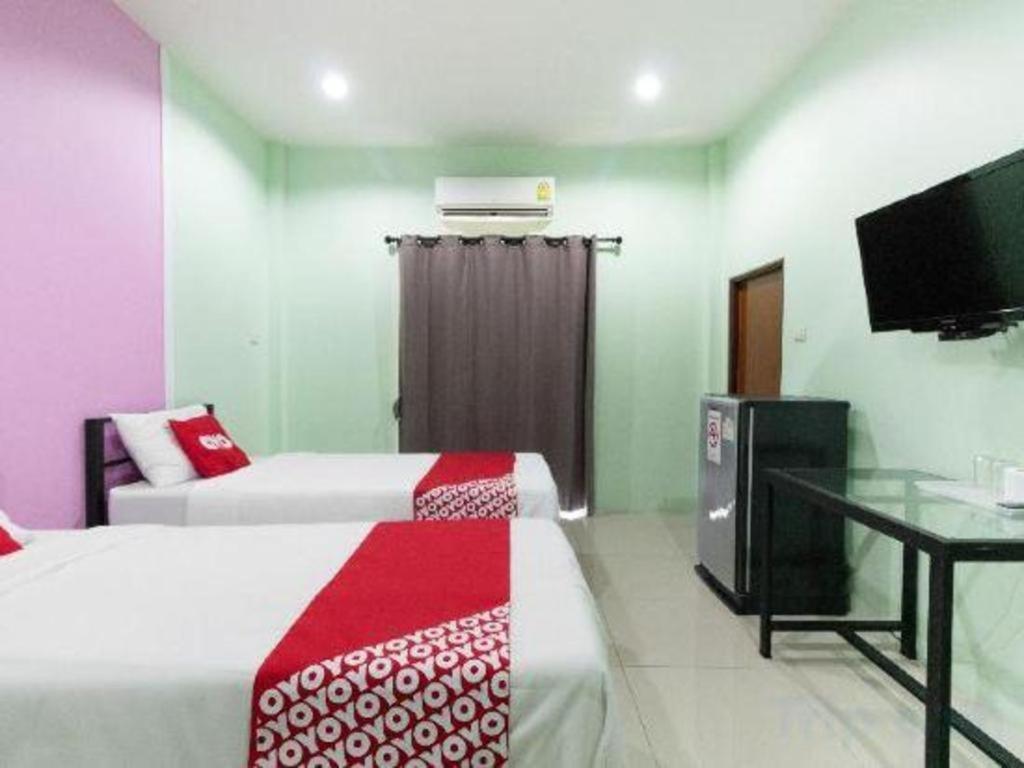 Oyo 1163 Eden Hostel Phuket Εξωτερικό φωτογραφία