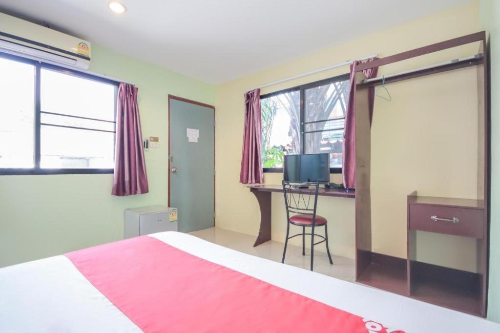Oyo 1163 Eden Hostel Phuket Εξωτερικό φωτογραφία