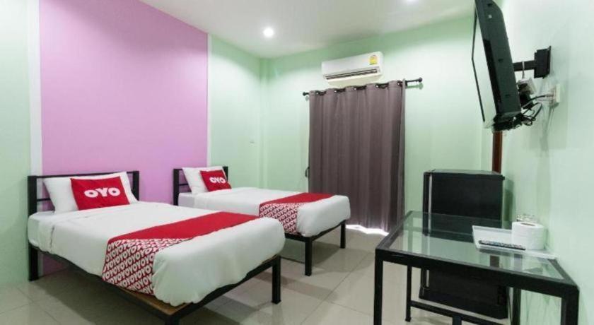 Oyo 1163 Eden Hostel Phuket Εξωτερικό φωτογραφία