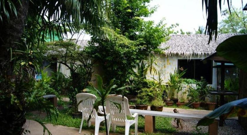 Oyo 1163 Eden Hostel Phuket Εξωτερικό φωτογραφία