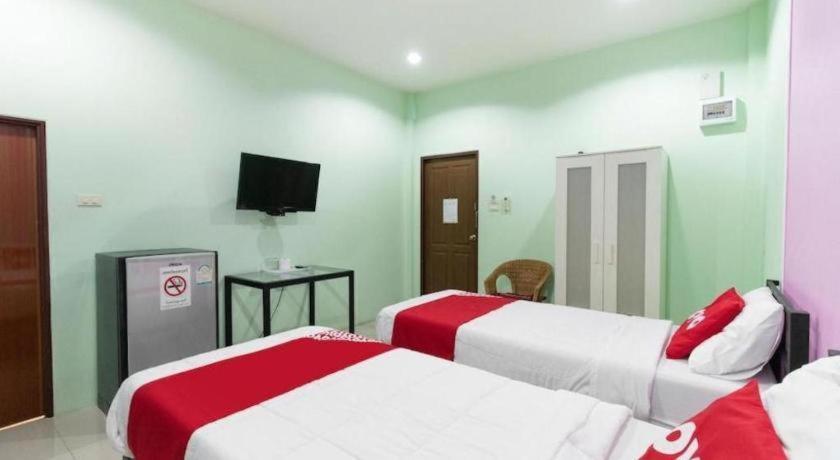 Oyo 1163 Eden Hostel Phuket Εξωτερικό φωτογραφία