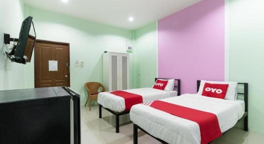 Oyo 1163 Eden Hostel Phuket Εξωτερικό φωτογραφία