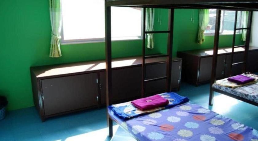 Oyo 1163 Eden Hostel Phuket Εξωτερικό φωτογραφία