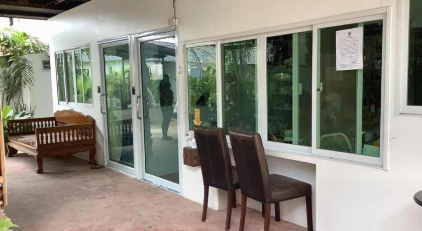 Oyo 1163 Eden Hostel Phuket Εξωτερικό φωτογραφία