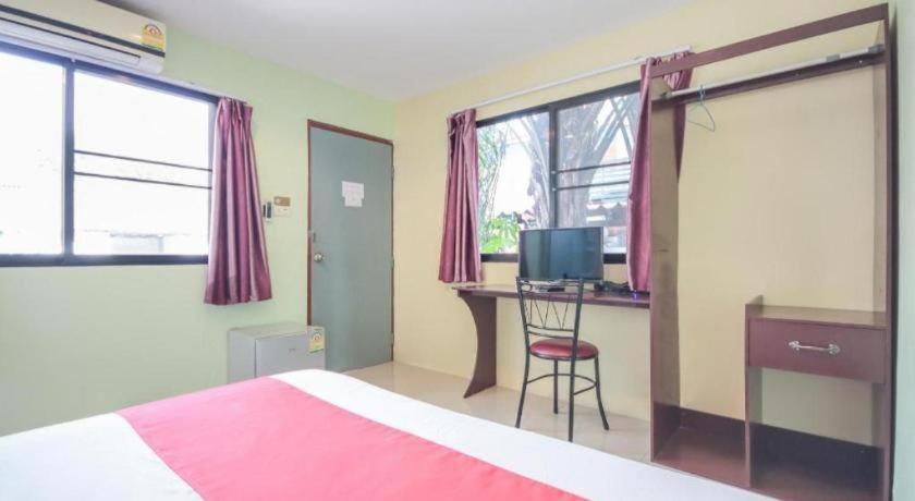 Oyo 1163 Eden Hostel Phuket Εξωτερικό φωτογραφία