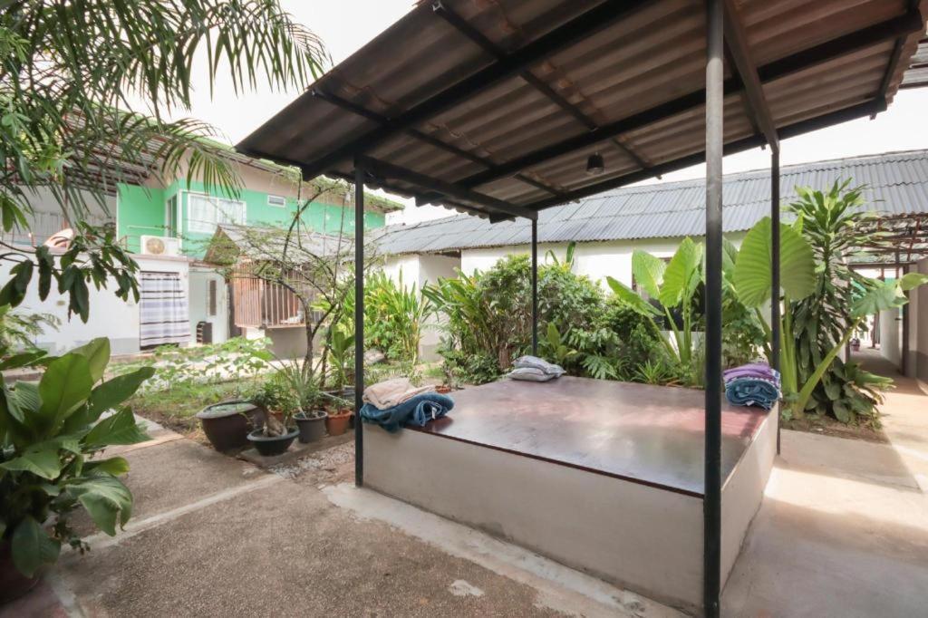 Oyo 1163 Eden Hostel Phuket Εξωτερικό φωτογραφία