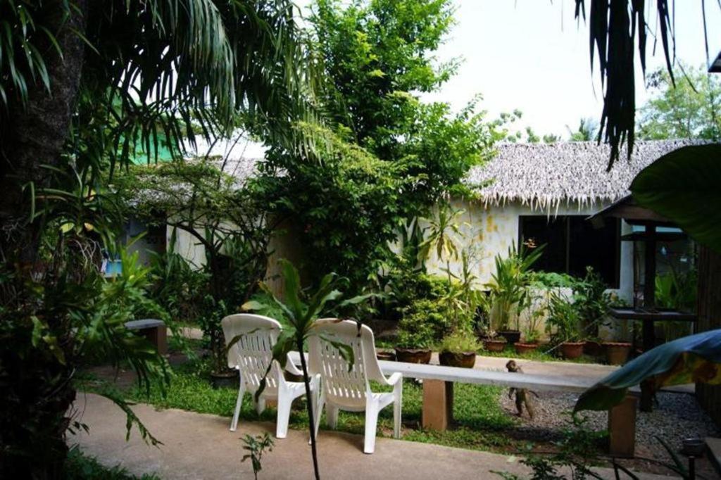 Oyo 1163 Eden Hostel Phuket Εξωτερικό φωτογραφία